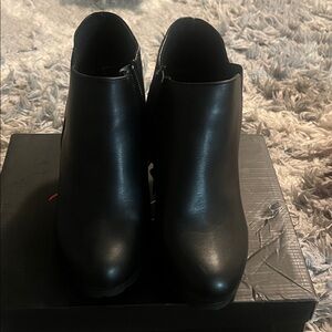 White Mountain Black Leather Ankle Booties